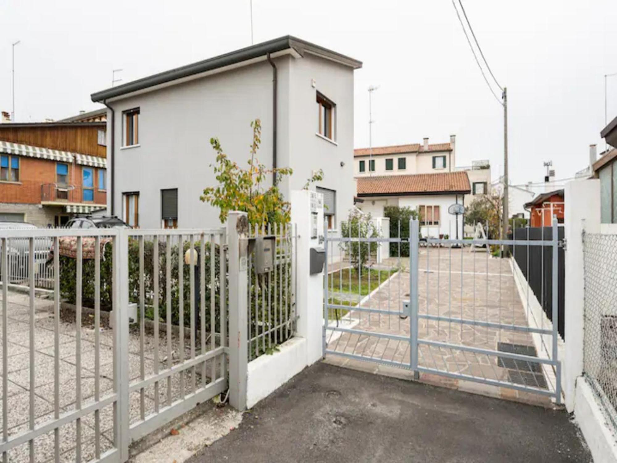 Casa Di Chiara Vicino Venezia E Aeroporto Vce Apartment Campalto Exterior photo